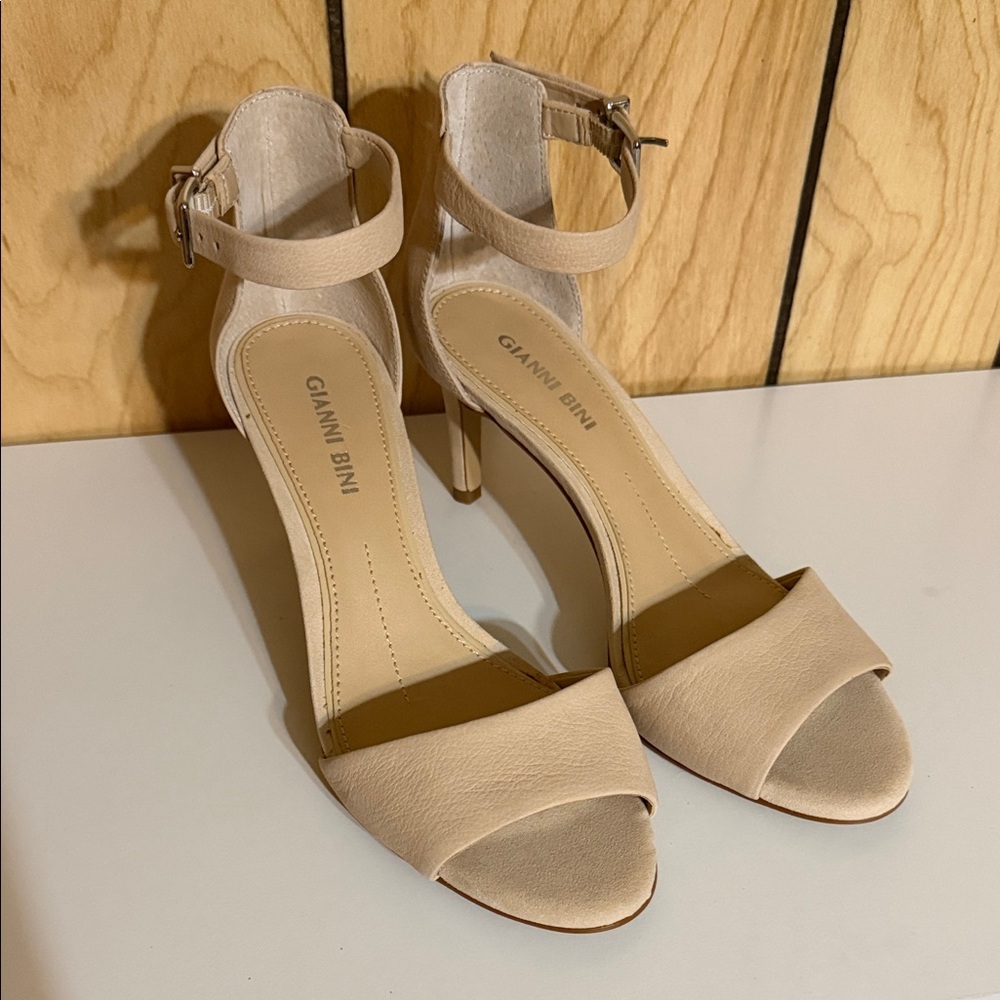 Gianni Bini Cream Ankle Strap Heels Size 6.5
